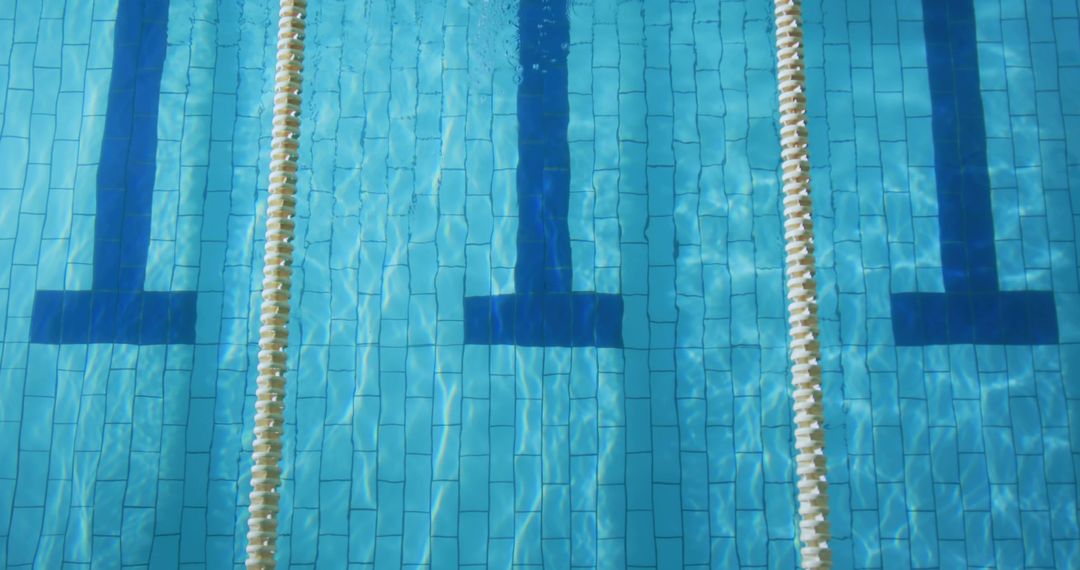 Clear Water Swimming Pool with Lane Divider and T-Markings