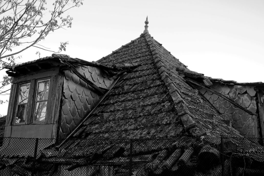 Abandoned Old House Roof in Black and White - Free Images, Stock Photos and Pictures on Pikwizard.com