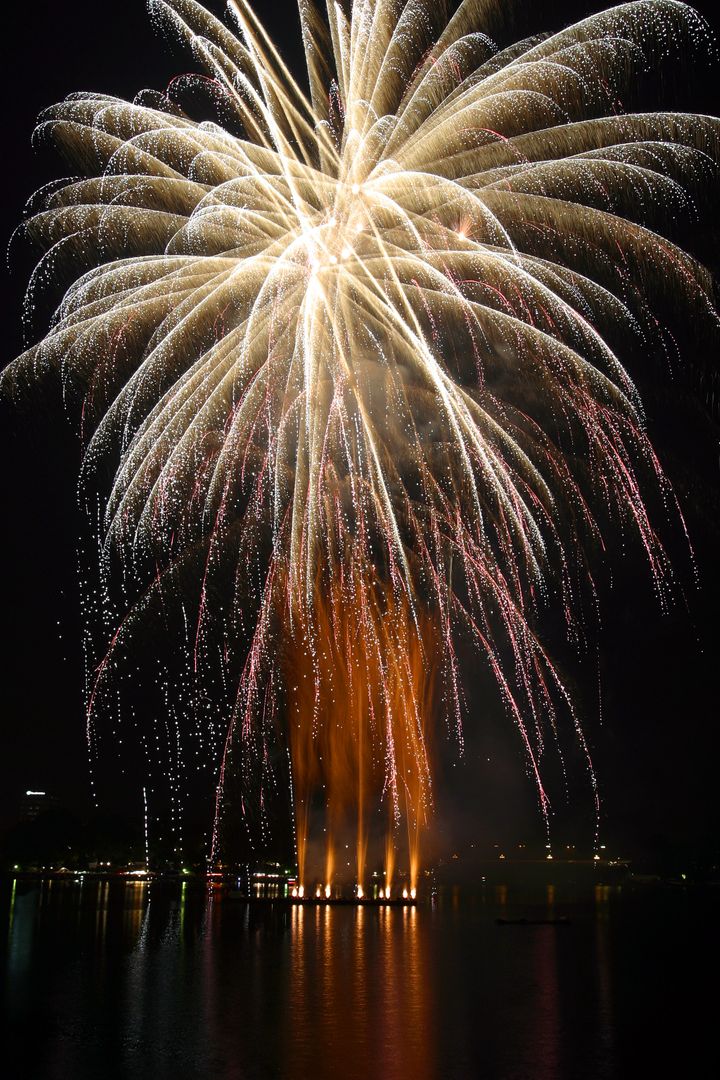 Vibrant Fireworks Display Exploding in Night Sky Over Water - Free Images, Stock Photos and Pictures on Pikwizard.com