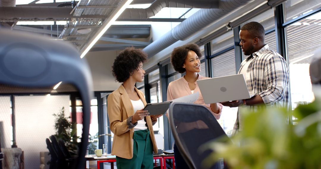 Team Collaboration with Digital Devices in Urban Office Setting