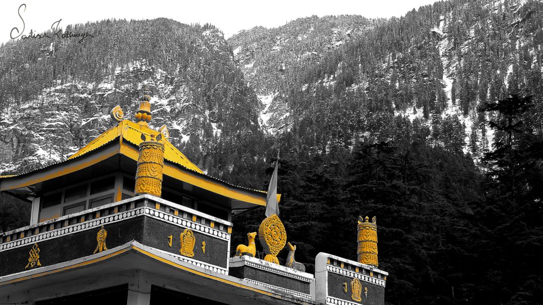 Buddhist temple with mountain backdrop in winter - Free Images, Stock Photos and Pictures on Pikwizard.com