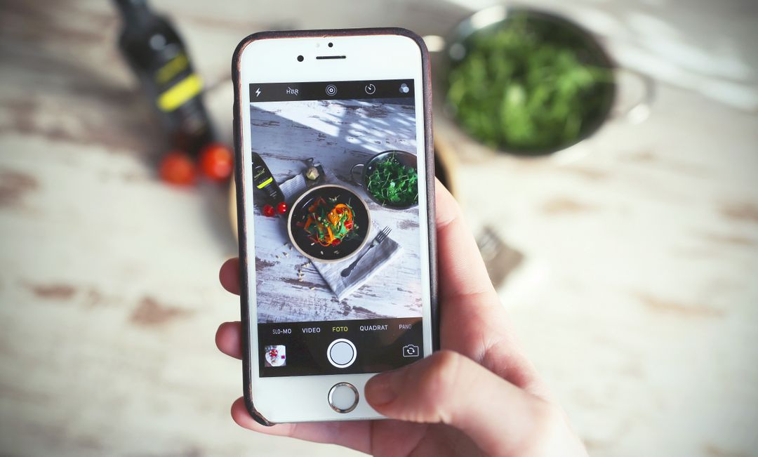 Capturing Food Photography with Smartphone, Close-Up on Hand - Free Images, Stock Photos and Pictures on Pikwizard.com