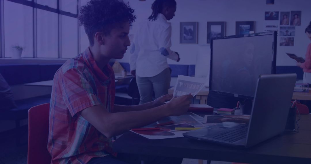 Focused Professional Reviewing Documents in Collaborative Work Environment