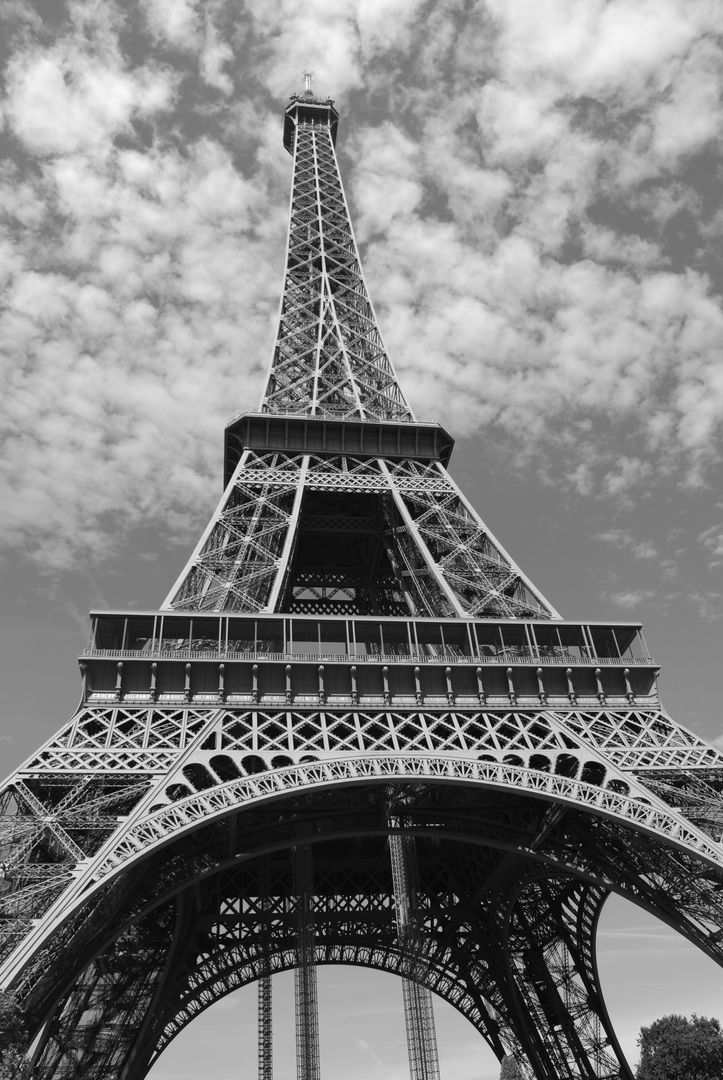 Eiffel Tower Illustration - Free Images, Stock Photos and Pictures on Pikwizard.com
