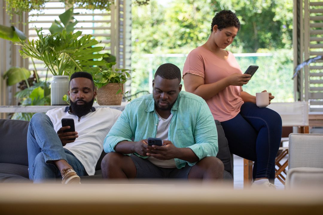Casual Social Interaction Among Friends Using Smartphones Indoors
