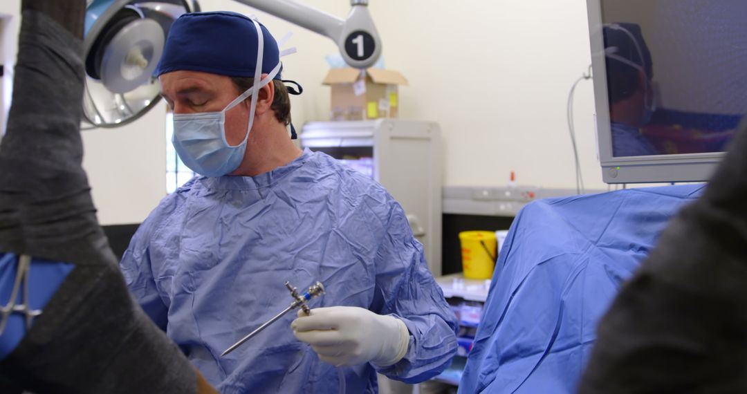 Veterinary Surgeon Performs Advanced Surgery on Horse in Clinic