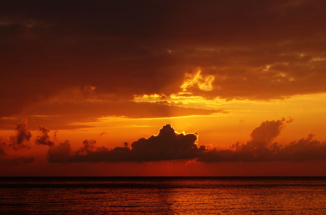 Stunning Sunset Over Calm Ocean with Vibrant Colors - Free Images, Stock Photos and Pictures on Pikwizard.com