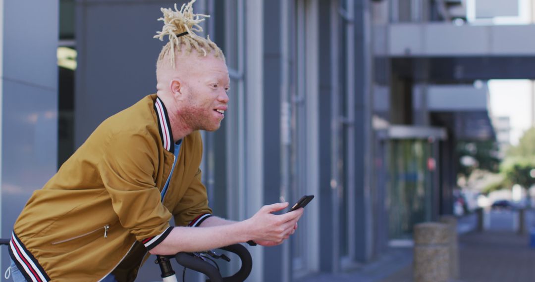 Stylish Man with Albinism Standing Outdoors with Smartphone, Urban Street View - Free Images, Stock Photos and Pictures on Pikwizard.com