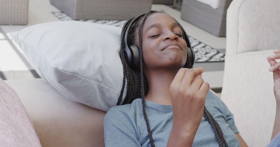 Young Girl Relaxing with Headphones - Free Images, Stock Photos and Pictures on Pikwizard.com