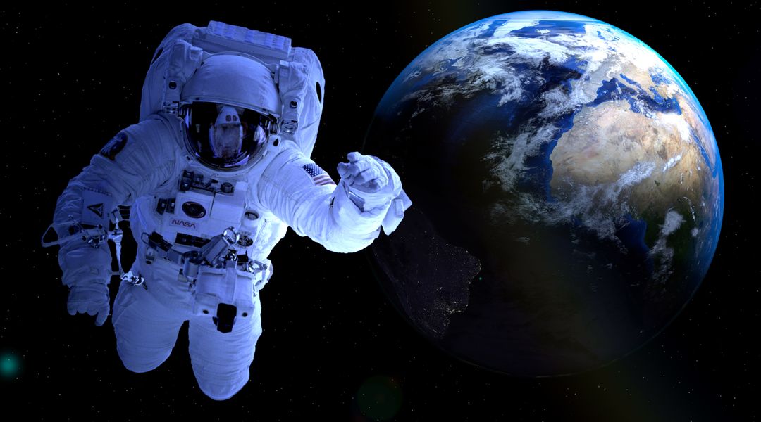 Astronaut Earth - Free Images, Stock Photos and Pictures on Pikwizard.com