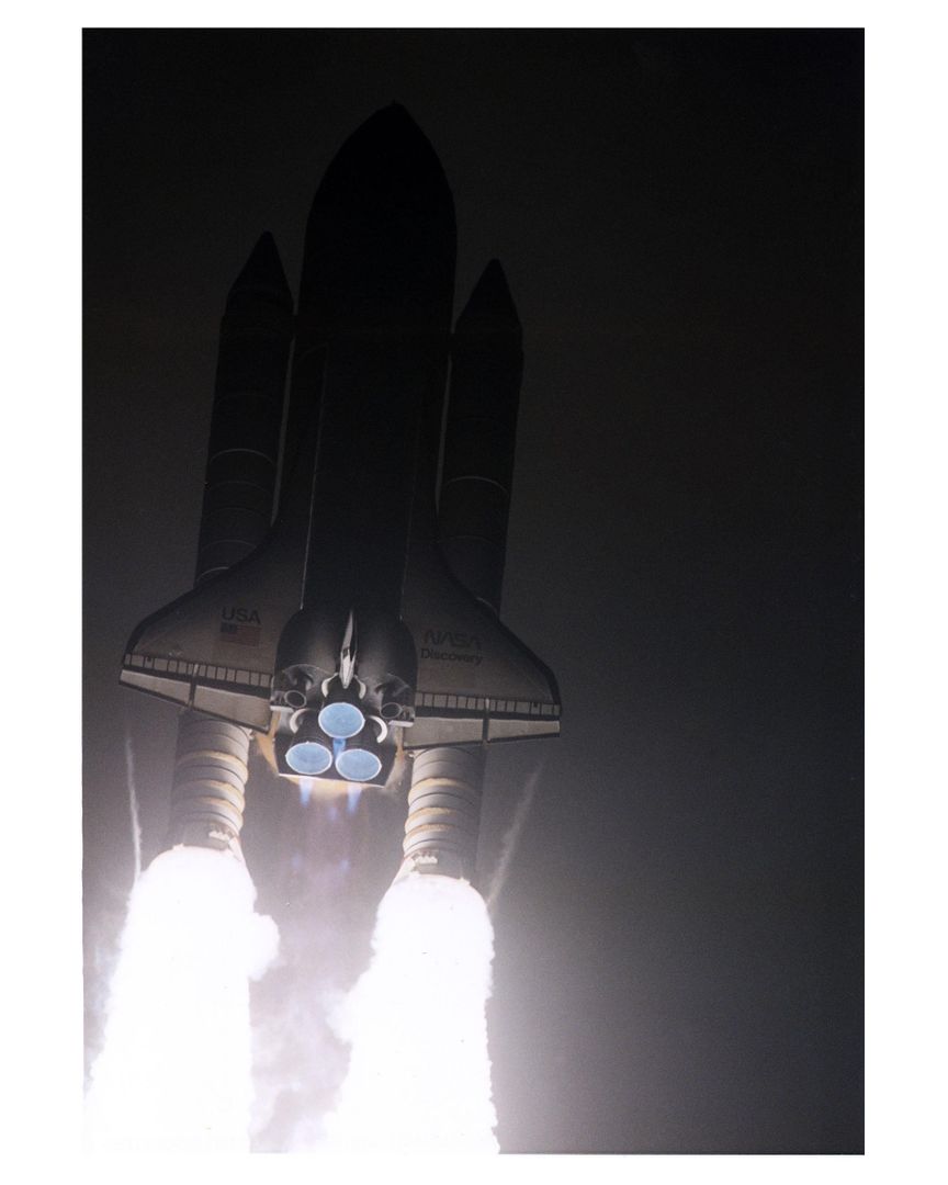 Space Shuttle Discovery At Night During STS-82 Hubble Mission Launch - Free Images, Stock Photos and Pictures on Pikwizard.com
