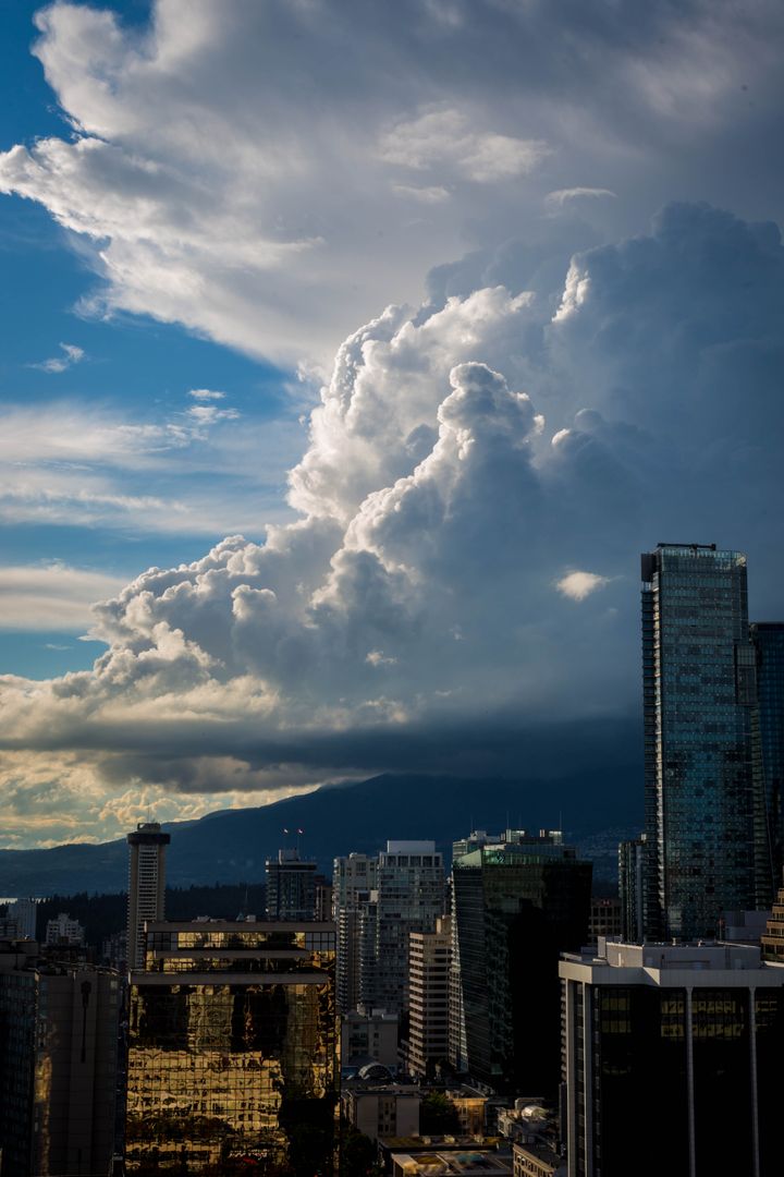 Dramatic Cloudscape Over Urban Skyline at Sunset - Free Images, Stock Photos and Pictures on Pikwizard.com