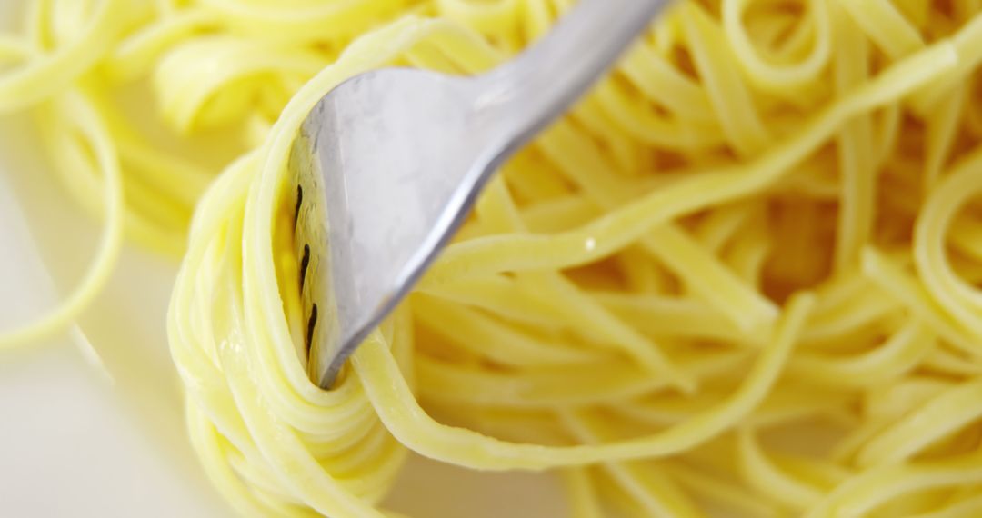 Close-Up Spaghetti Twirled on Fork with Clean Background - Free Images, Stock Photos and Pictures on Pikwizard.com