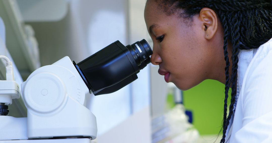 Young African American Scientist Using Microscope in Laboratory - Free Images, Stock Photos and Pictures on Pikwizard.com