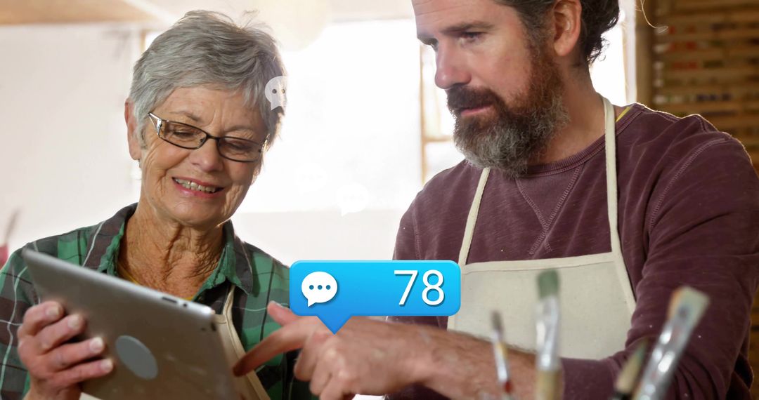 Art Mentor and Mentee Exploring Online Tools in Studio