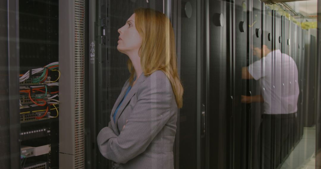 Data Expert Monitoring Servers in IT Environment