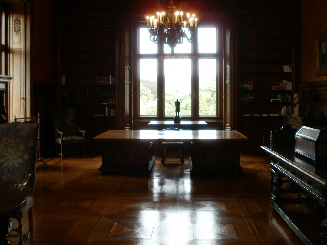 Elegant Vintage Library Room with Wooden Interior and Chandelier - Free Images, Stock Photos and Pictures on Pikwizard.com