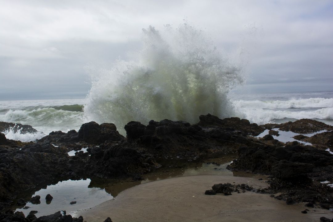 Powerful Ocean Wave Crashing on Rocky Shore - Free Images, Stock Photos and Pictures on Pikwizard.com