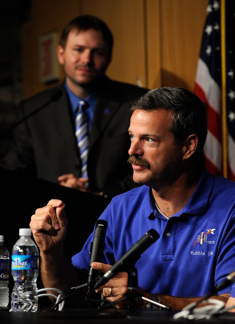 NASA Astronaut Speaking at NASA Tweetup Event, July 21, 2009