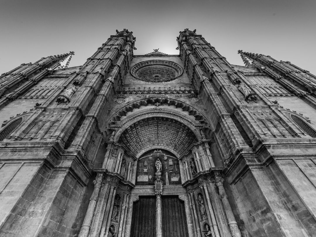 Stunning Black and White View of Historic Cathedral's Grand Entrance - Free Images, Stock Photos and Pictures on Pikwizard.com