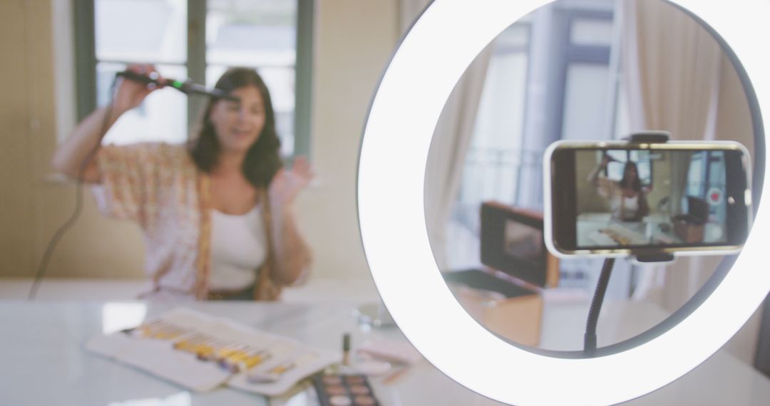 Beauty Vlogger Filming Tutorial with Smartphone and Ring Light