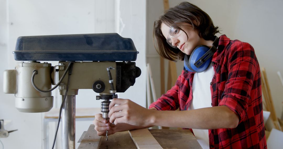 Young Carpenter Using Drill Press in Workshop - Free Images, Stock Photos and Pictures on Pikwizard.com