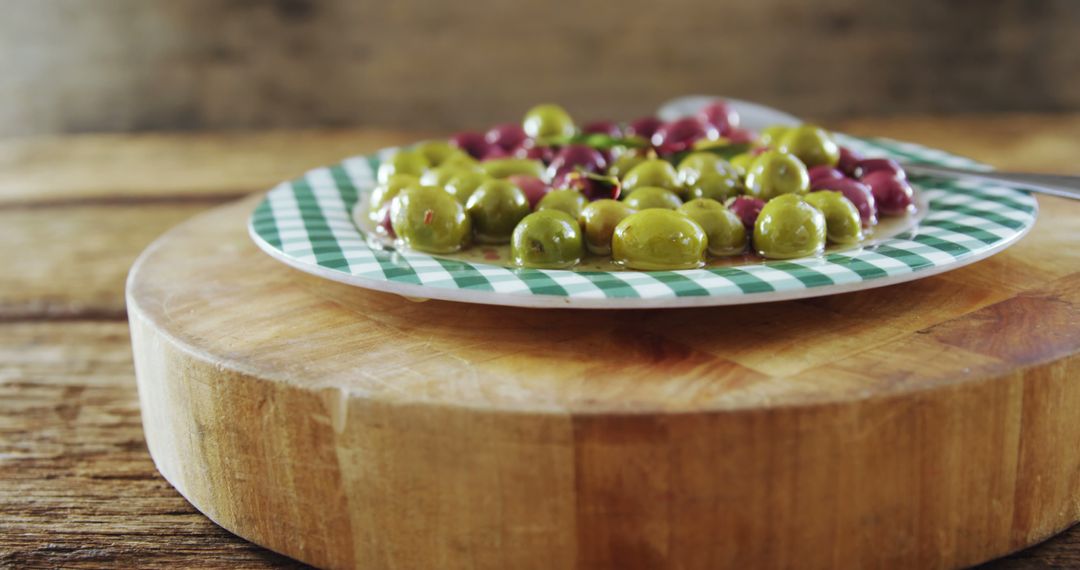 Plate of Green and Red Grapes on Wooden Cutting Board - Free Images, Stock Photos and Pictures on Pikwizard.com