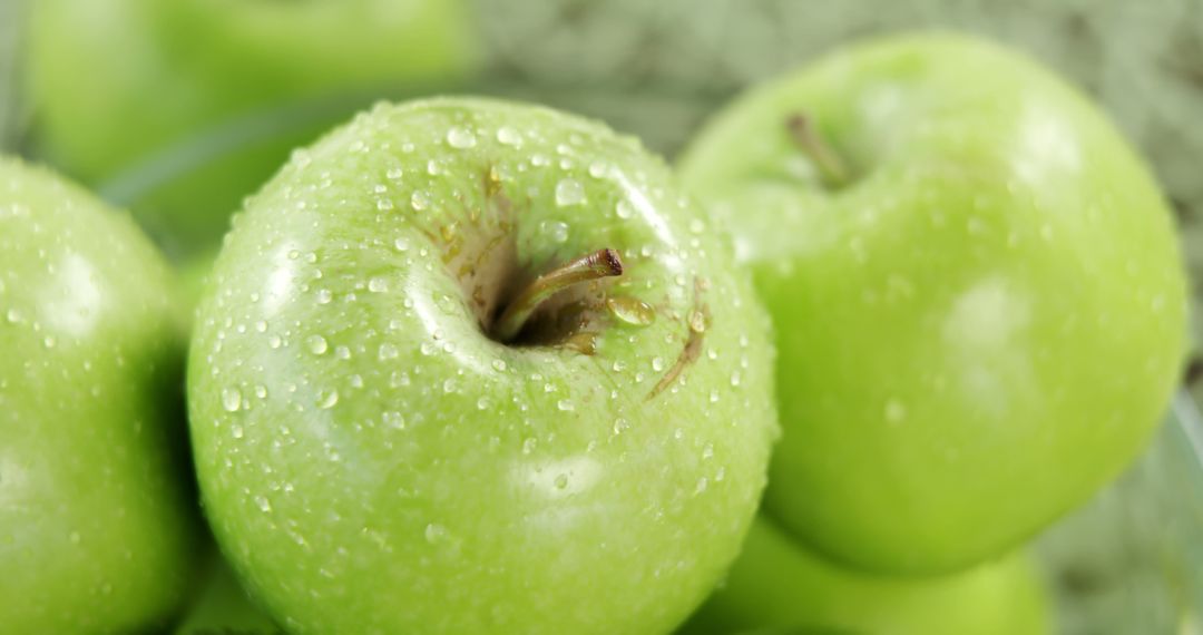 Fresh Green Apples with Water Droplets in Close-Up - Free Images, Stock Photos and Pictures on Pikwizard.com