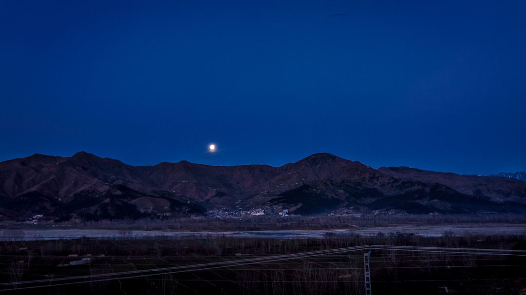 Full Moon Above the Mountain Ranges Near Town - Free Images, Stock Photos and Pictures on Pikwizard.com