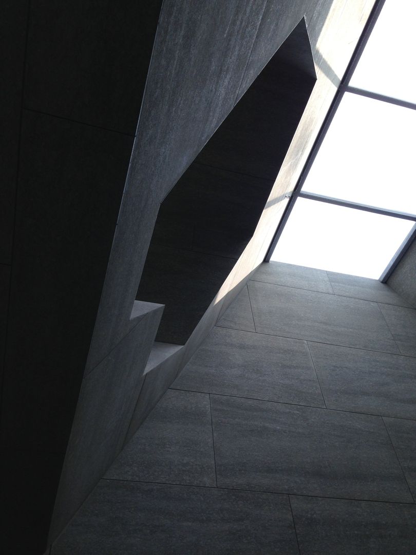 Modern Architectural Ceiling with Geometric Design and Sky View - Free Images, Stock Photos and Pictures on Pikwizard.com