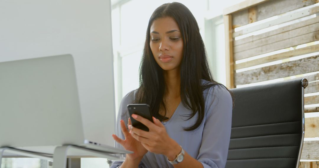 Woman Working on Smartphone at Modern Office Desk - Free Images, Stock Photos and Pictures on Pikwizard.com