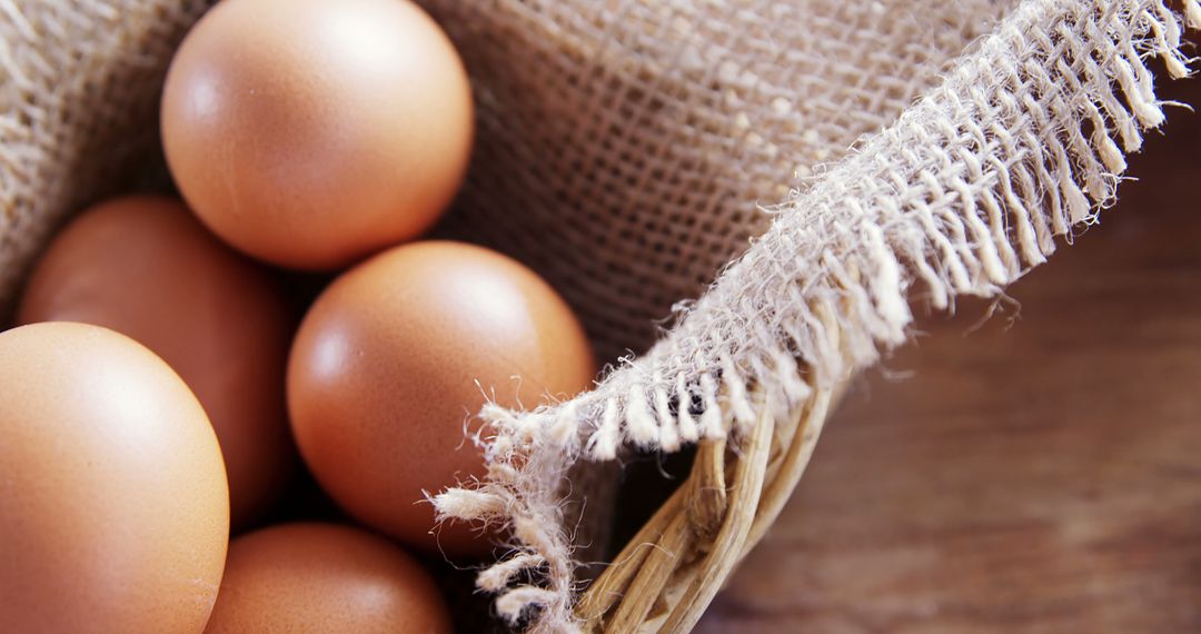 Fresh farm eggs in rustic burlap basket close up - Free Images, Stock Photos and Pictures on Pikwizard.com