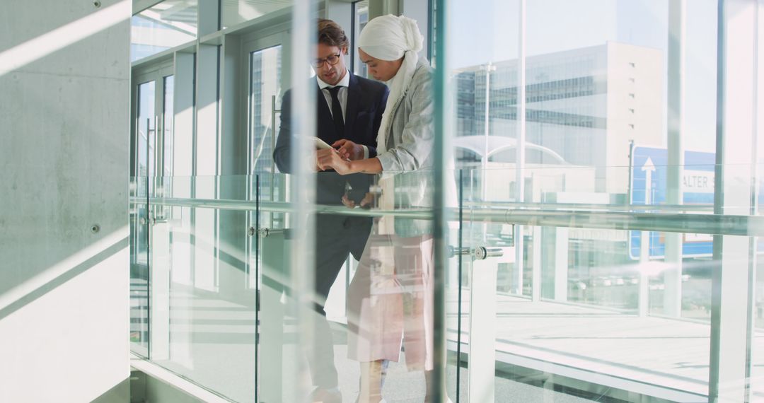 Business Collaboration in Modern Corporate Office