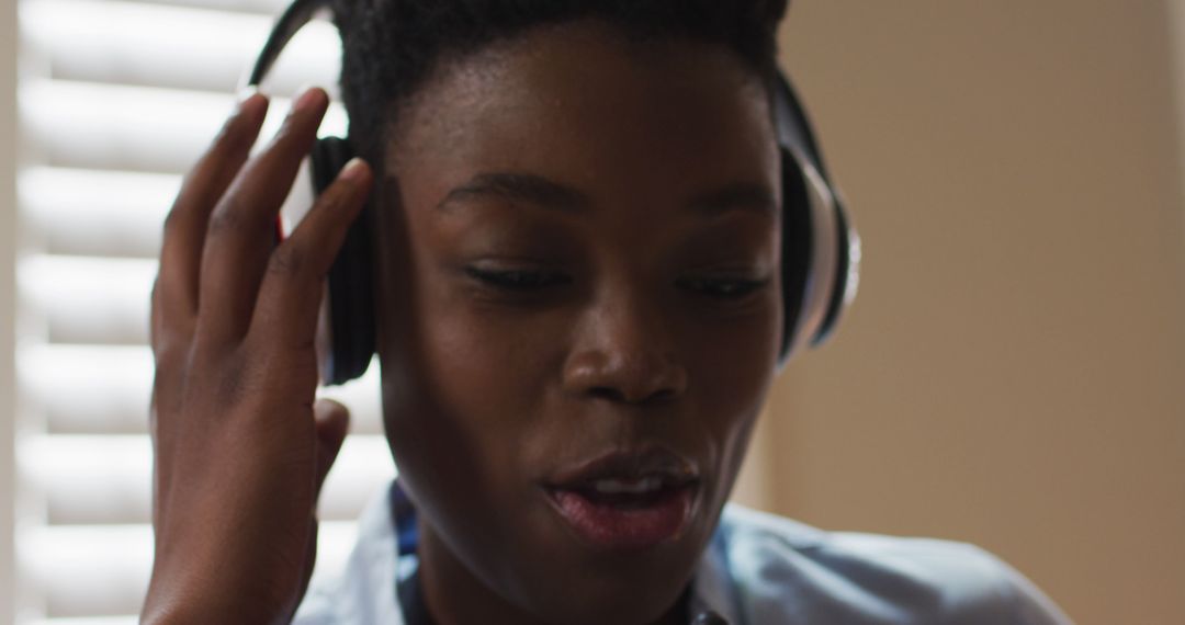 Young African American Woman Listening to Music on Headphones - Free Images, Stock Photos and Pictures on Pikwizard.com