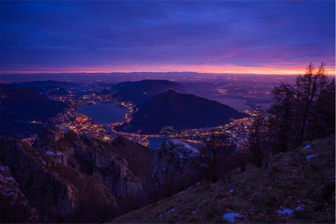 Stunning Twilight View of Mountain Cityscape with Illuminated Lake - Free Images, Stock Photos and Pictures on Pikwizard.com