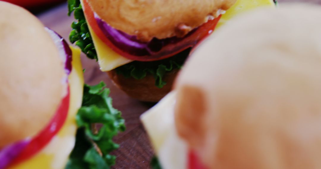 Close-Up of Juicy Cheeseburger with Fresh Ingredients - Free Images, Stock Photos and Pictures on Pikwizard.com