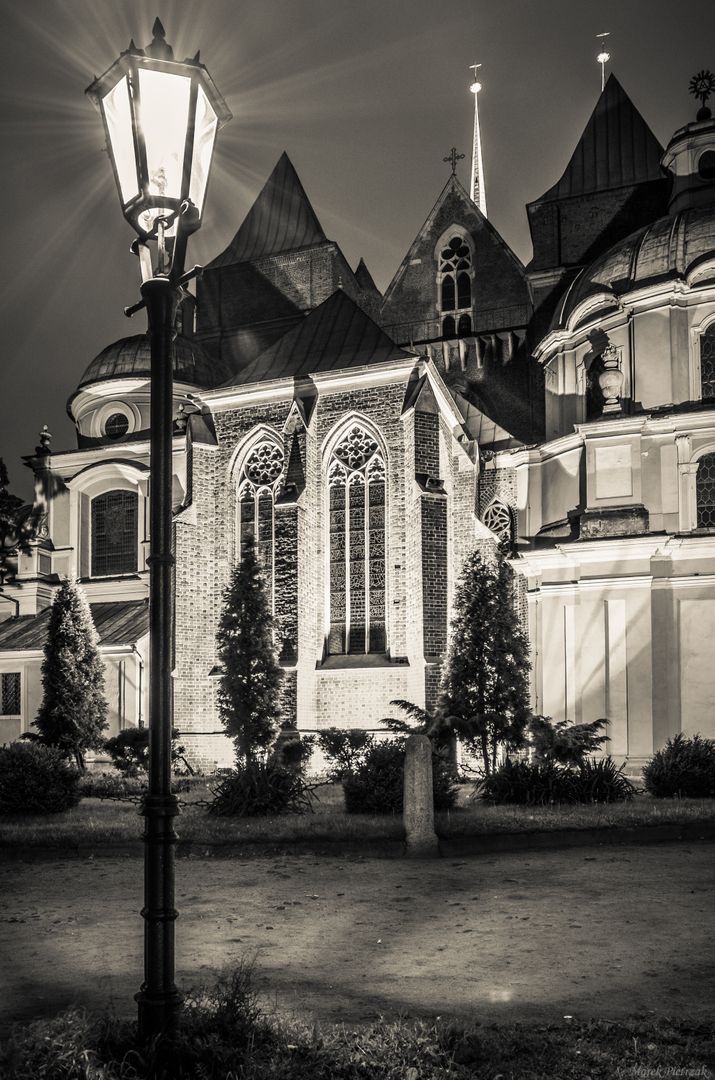 Vintage Street Lamp Illuminates Gothic Church at Night - Free Images, Stock Photos and Pictures on Pikwizard.com