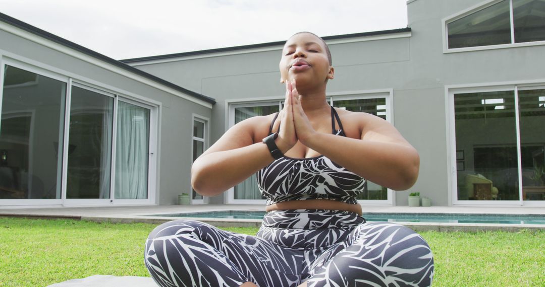 Plus Size Woman Meditates Outdoors in Stylish Activewear - Free Images, Stock Photos and Pictures on Pikwizard.com