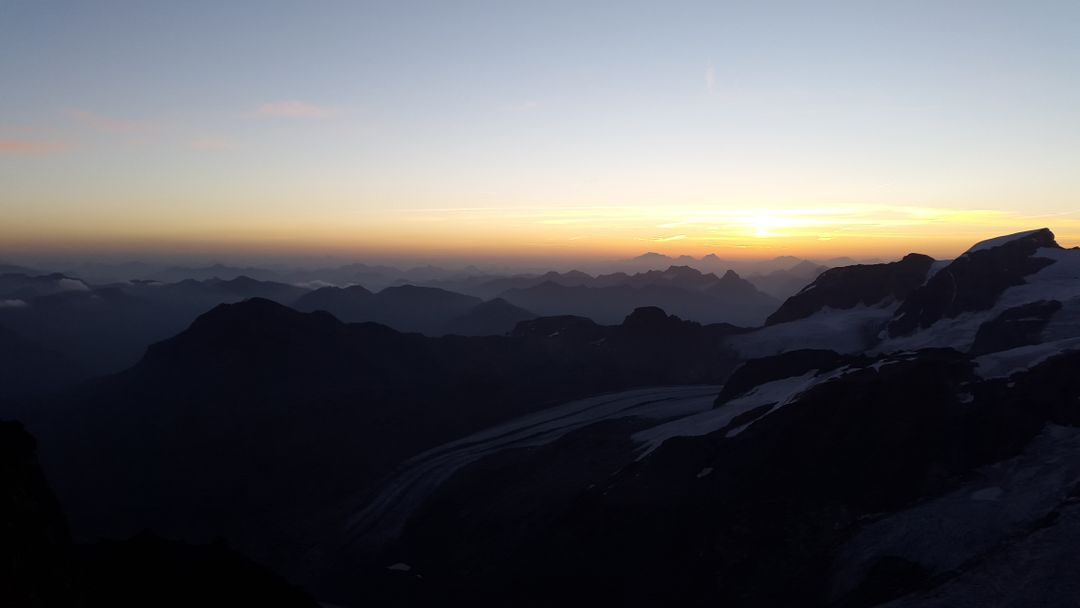 Stunning Mountain View at Sunrise with Silhouetted Peaks - Free Images, Stock Photos and Pictures on Pikwizard.com