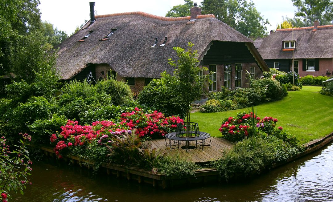 Beautiful Cottage with Garden and Waterfront in Countryside - Free Images, Stock Photos and Pictures on Pikwizard.com