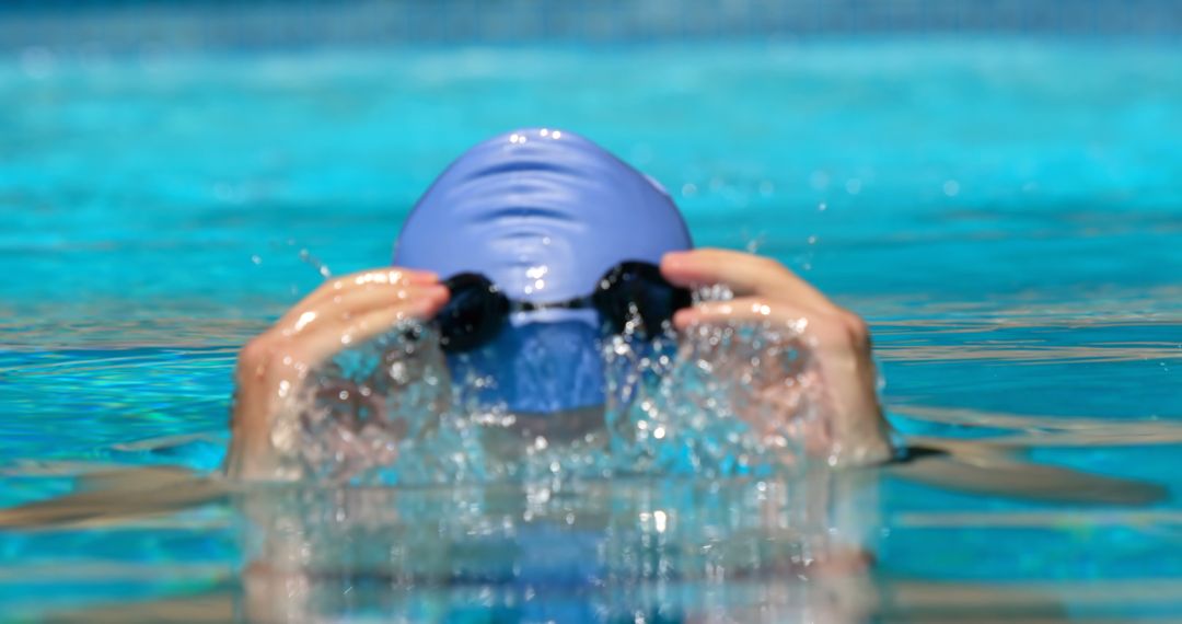 Male Swimmer Lifting Head from Pool Water Adjusting Goggles - Free Images, Stock Photos and Pictures on Pikwizard.com