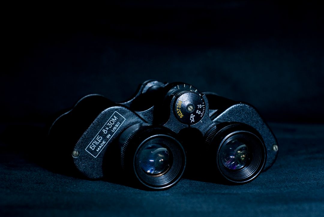 Vintage Binoculars on Dark Background with Dramatic Lighting - Free Images, Stock Photos and Pictures on Pikwizard.com