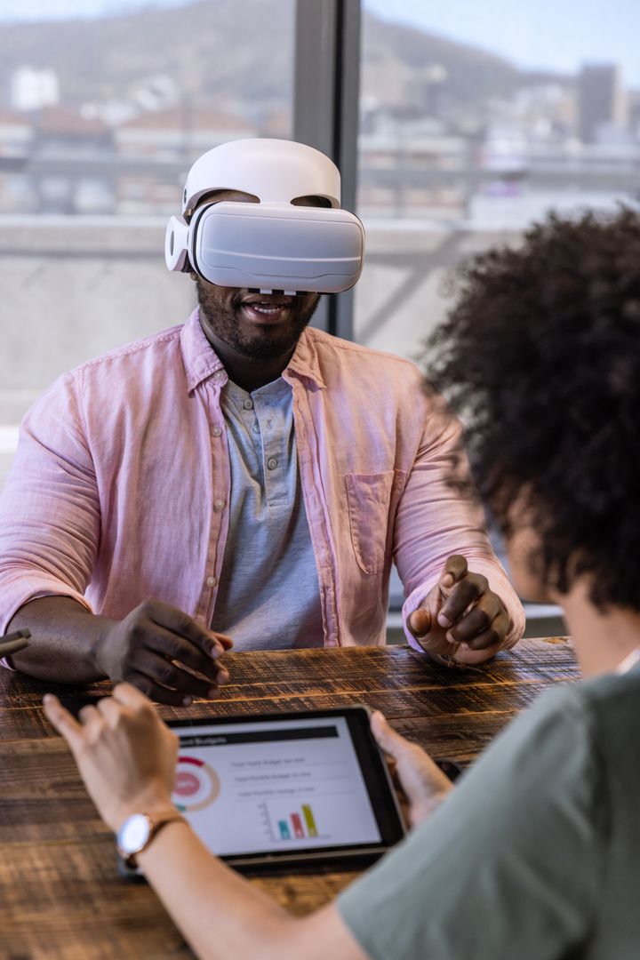 Collaborative Innovation with VR Technology in Modern Office Environment