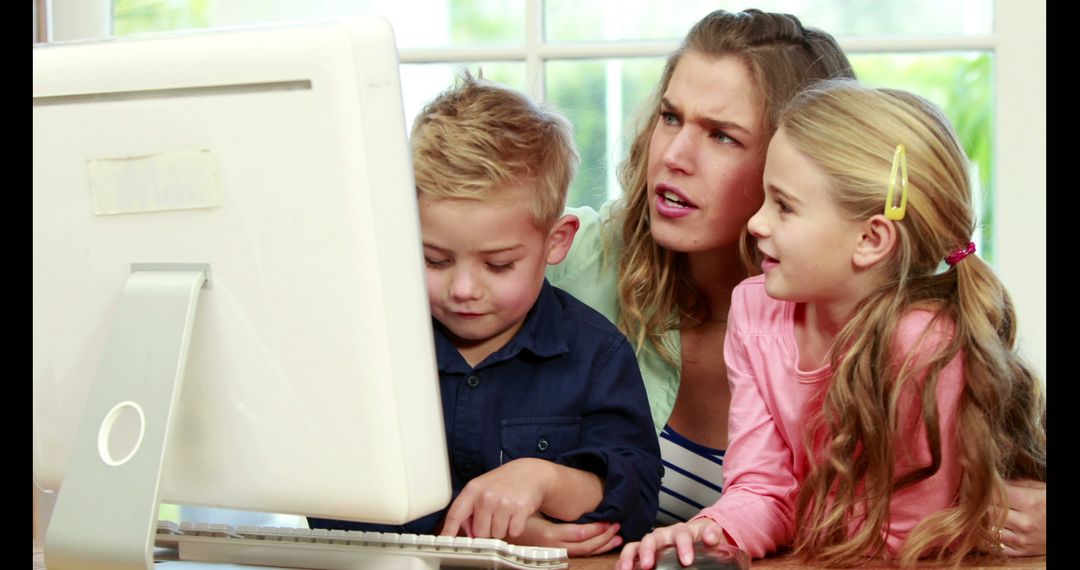 Mother and Children Solving Problem on Computer