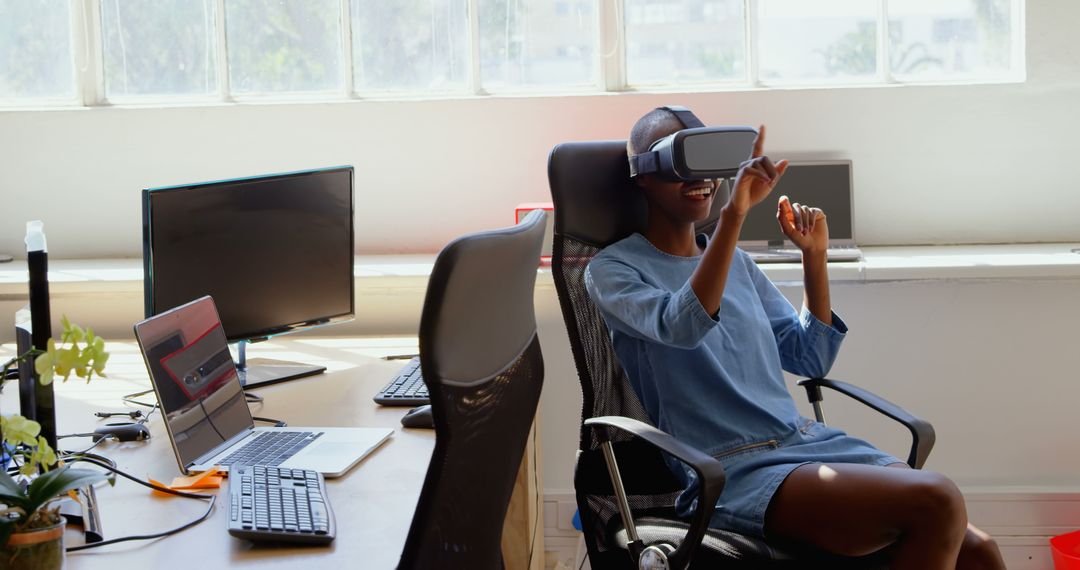 Woman Experiencing Virtual Reality at Modern Workspace - Free Images, Stock Photos and Pictures on Pikwizard.com