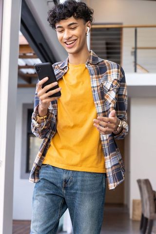 Smiling Man Enjoying Need these brief checksainbut unused spaces like Calledraeori serious-TV Ingudg