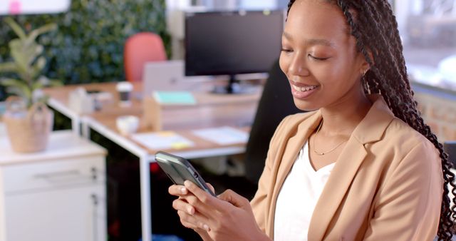 Smiling Professional Woman Using Smartphone in Modern Office - Download Free Stock Images Pikwizard.com