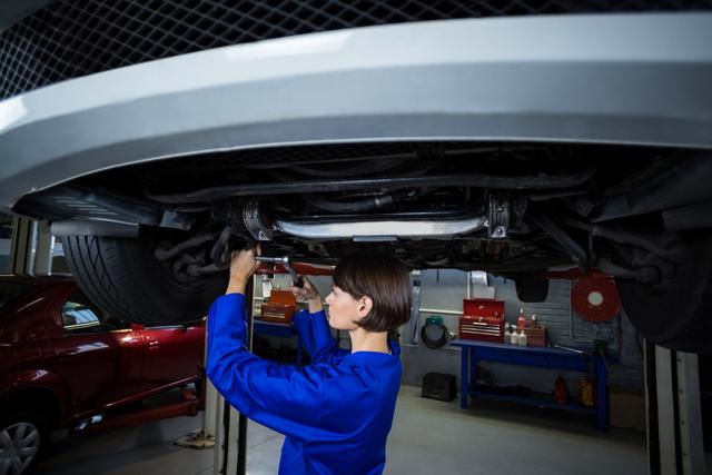 Female Mechanic Repairing Car Wheel Disc Brake in Garage - Download Free Stock Images Pikwizard.com