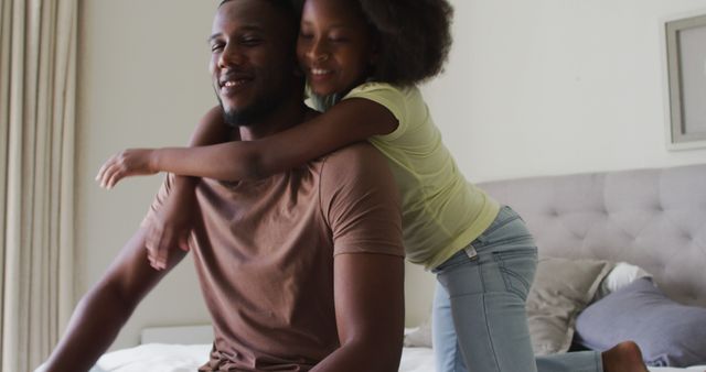 Happy African American Father and Daughter Bonding on Bed at Home - Download Free Stock Images Pikwizard.com