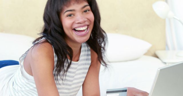 Laughing Young Woman Using Laptop in Bed for Online Shopping - Download Free Stock Images Pikwizard.com